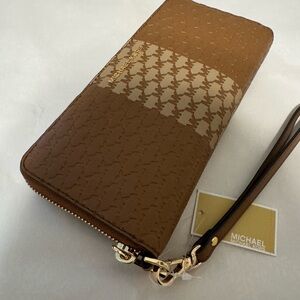 Jet Set Travel Continental Wallet Michael Kors